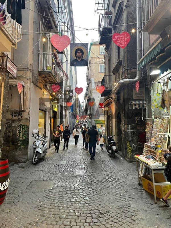 appartamento in vendita a Napoli in zona Mercato