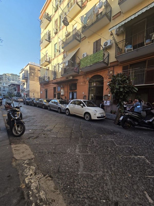 appartamento in vendita a Napoli in zona San Lorenzo
