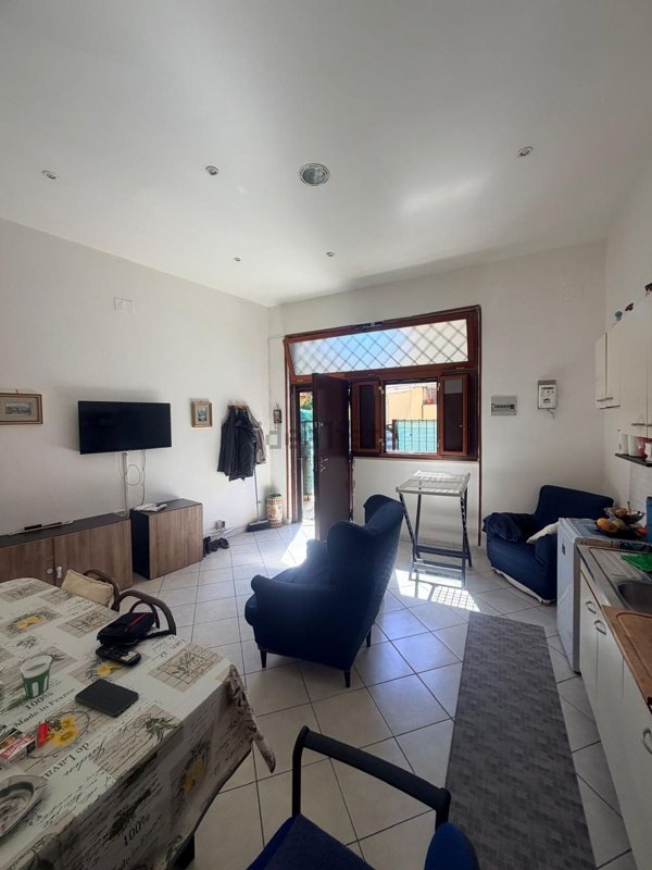 appartamento in vendita a Napoli in zona Fuorigrotta