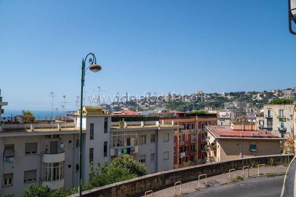 appartamento in vendita a Napoli in zona Chiaia