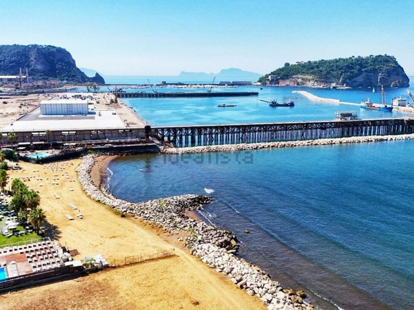 appartamento in vendita a Napoli in zona Bagnoli
