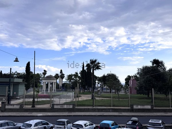 appartamento in vendita a Napoli in zona Chiaia