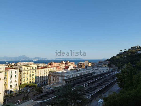 appartamento in vendita a Napoli in zona Chiaia