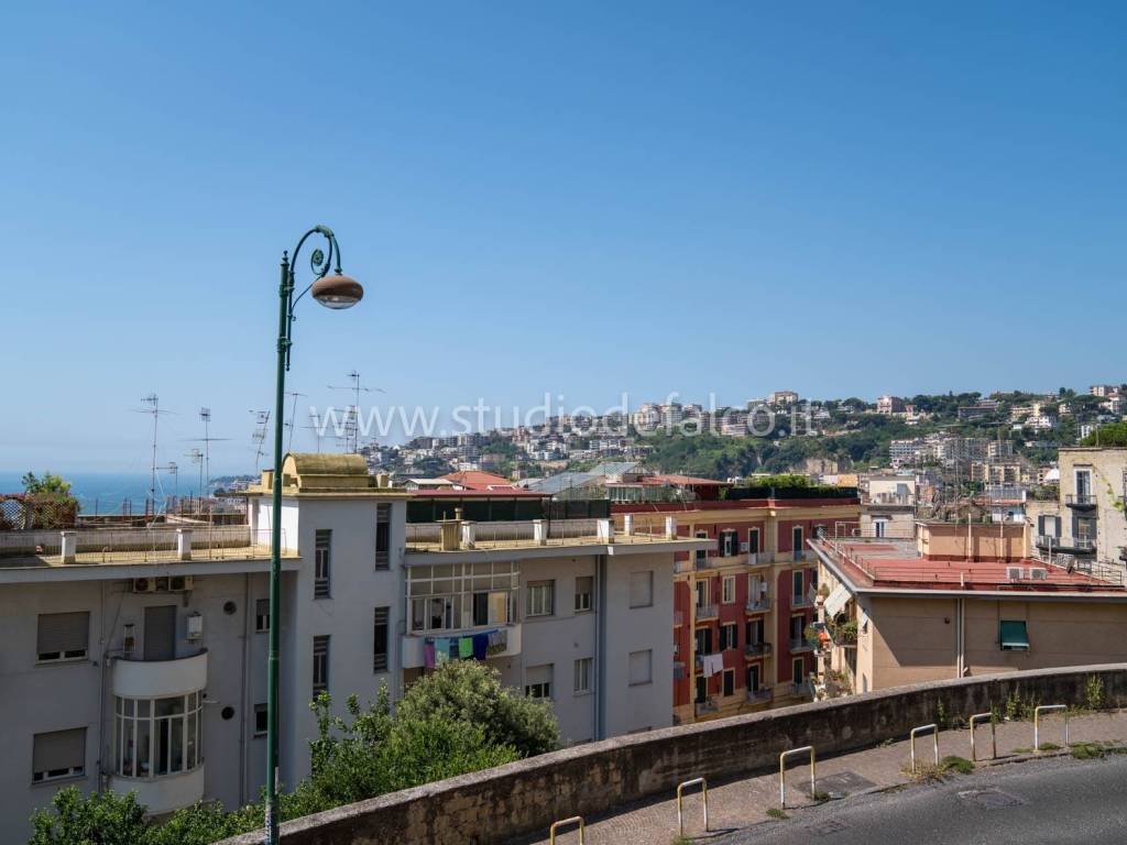 appartamento in vendita a Napoli in zona Chiaia