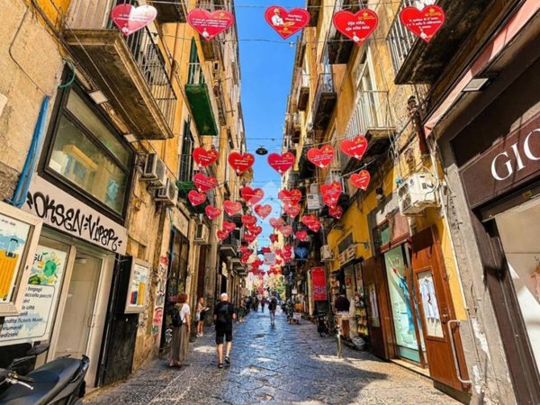 appartamento in vendita a Napoli in zona San Lorenzo