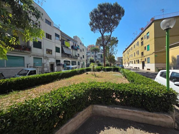 appartamento in vendita a Napoli in zona Barra