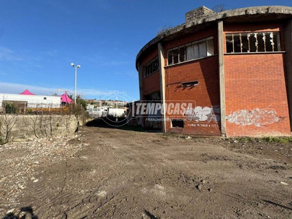intera palazzina in vendita a Napoli in zona Bagnoli