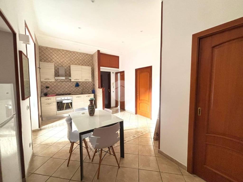 appartamento in vendita a Napoli in zona San Carlo all'Arena