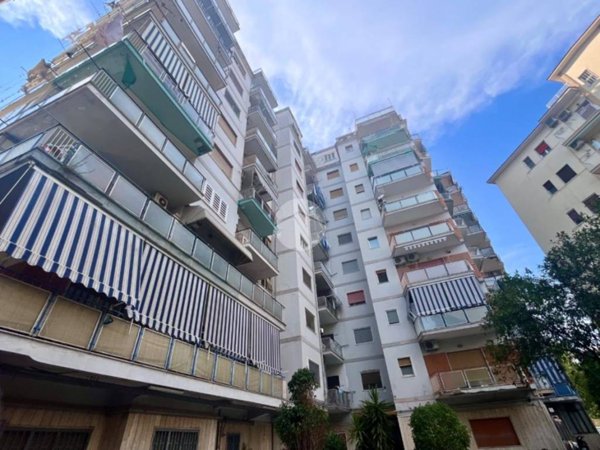 appartamento in vendita a Napoli in zona San Carlo all'Arena