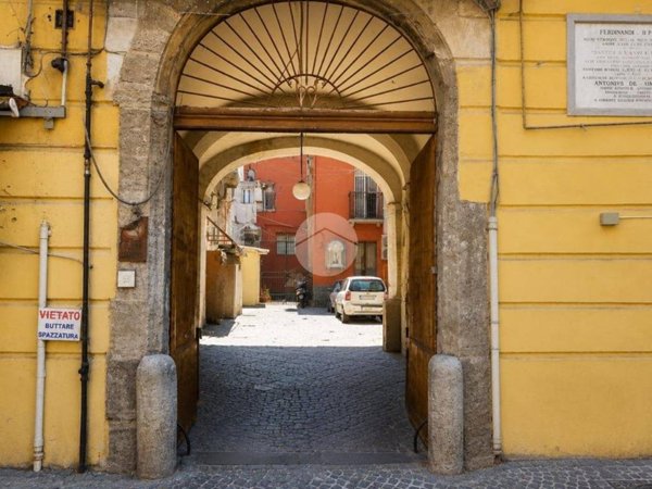 negozio in vendita a Napoli in zona Vomero