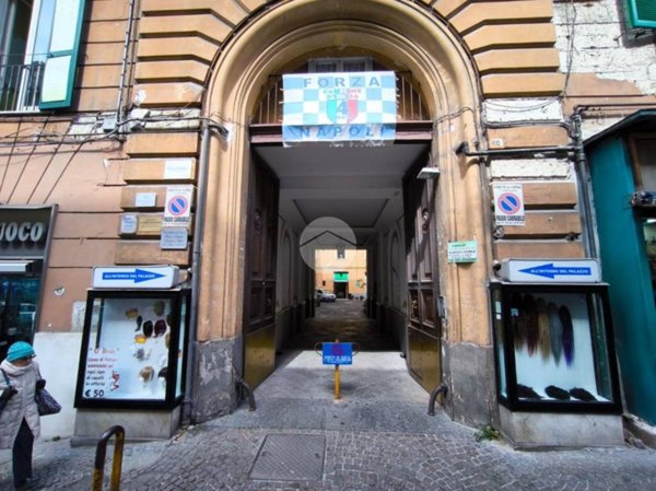locale commerciale in vendita a Napoli in zona Vomero