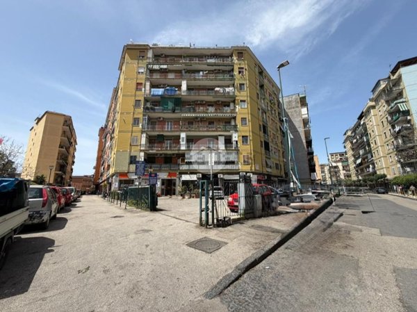 appartamento in vendita a Napoli in zona Fuorigrotta
