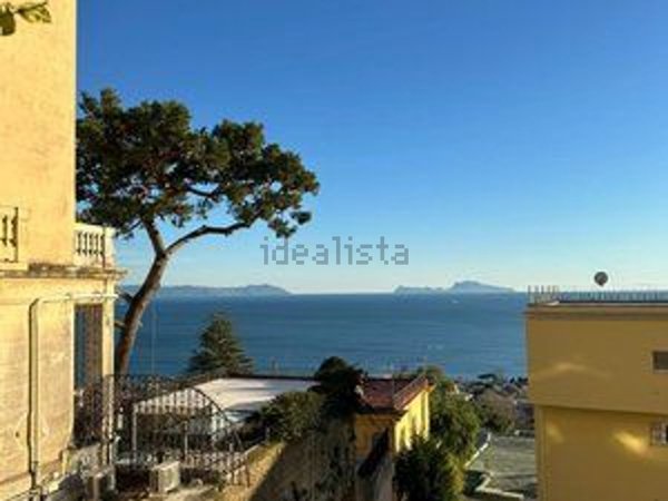 appartamento in vendita a Napoli in zona Chiaia