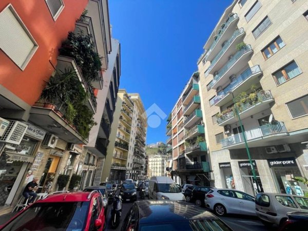 appartamento in vendita a Napoli in zona Chiaia