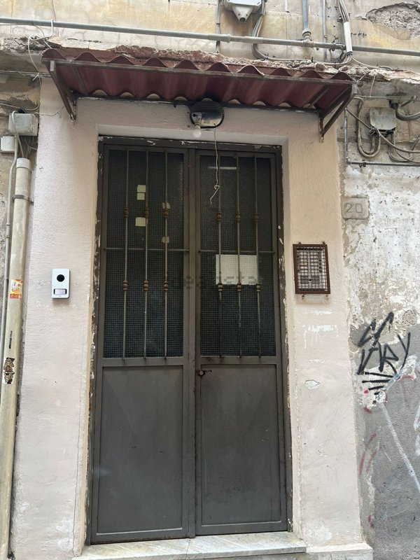 appartamento in vendita a Napoli in zona Pendino / San Giuseppe