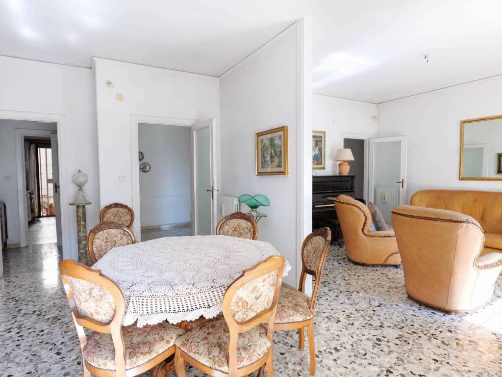 appartamento in vendita a Napoli in zona Avvocata