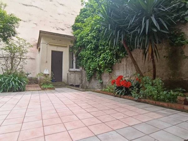 locale commerciale in vendita a Napoli