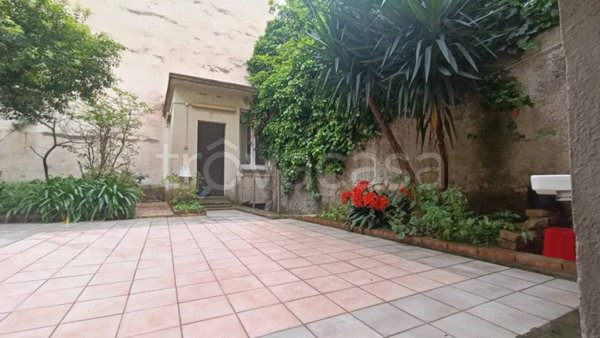 locale commerciale in vendita a Napoli