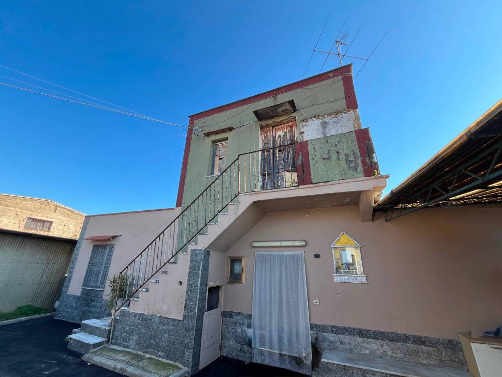 casa indipendente in vendita a Napoli in zona Ponticelli