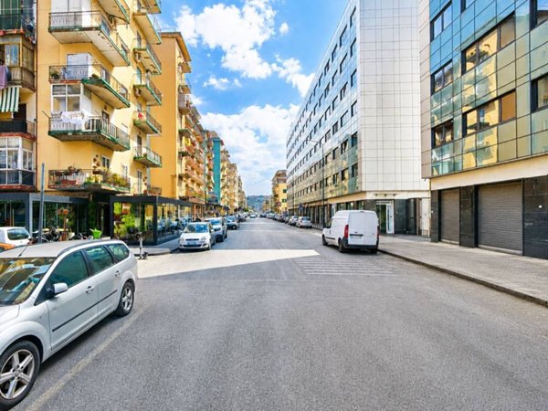 negozio in vendita a Napoli in zona Fuorigrotta