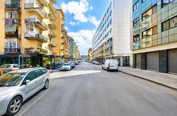 negozio in vendita a Napoli in zona Fuorigrotta