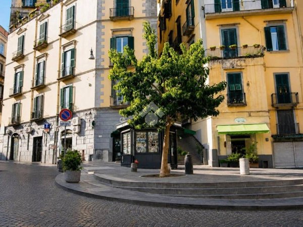 appartamento in vendita a Napoli in zona Chiaia