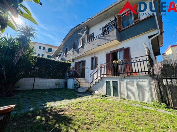 casa indipendente in vendita a Napoli in zona Camaldoli