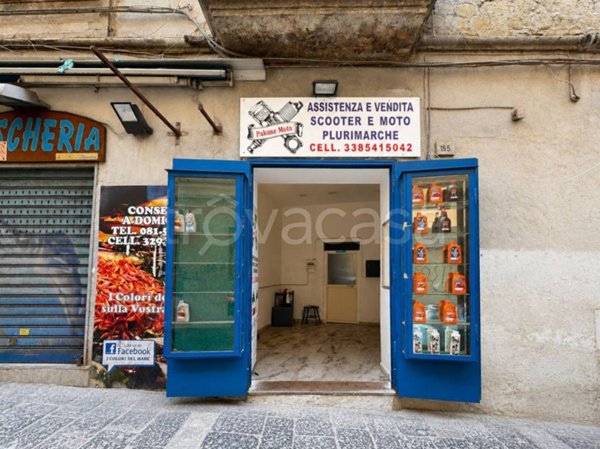 negozio in vendita a Napoli in zona Stella