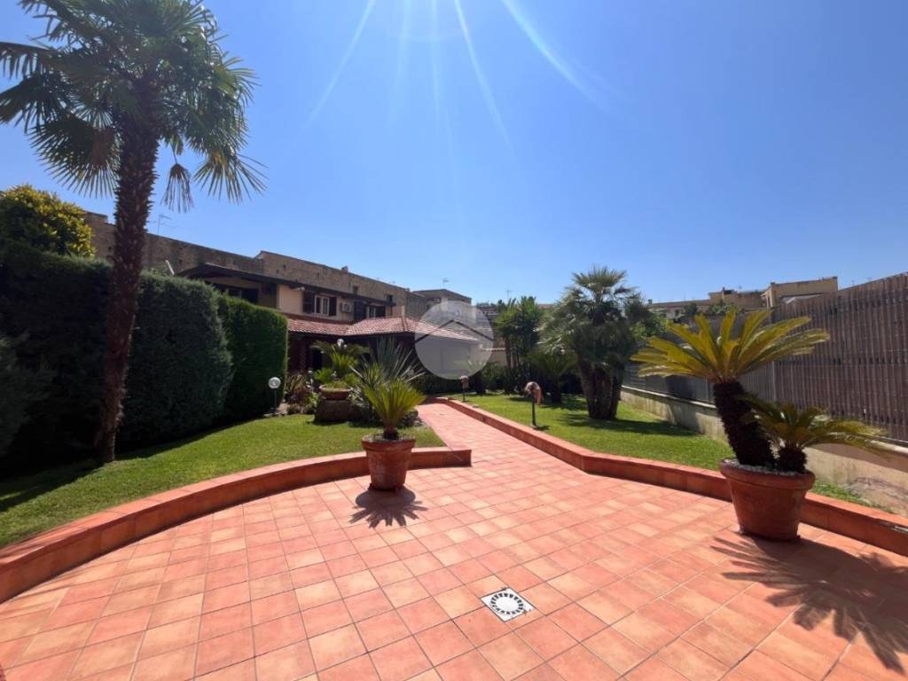 casa indipendente in vendita a Napoli in zona Capodimonte / Colli Aminei
