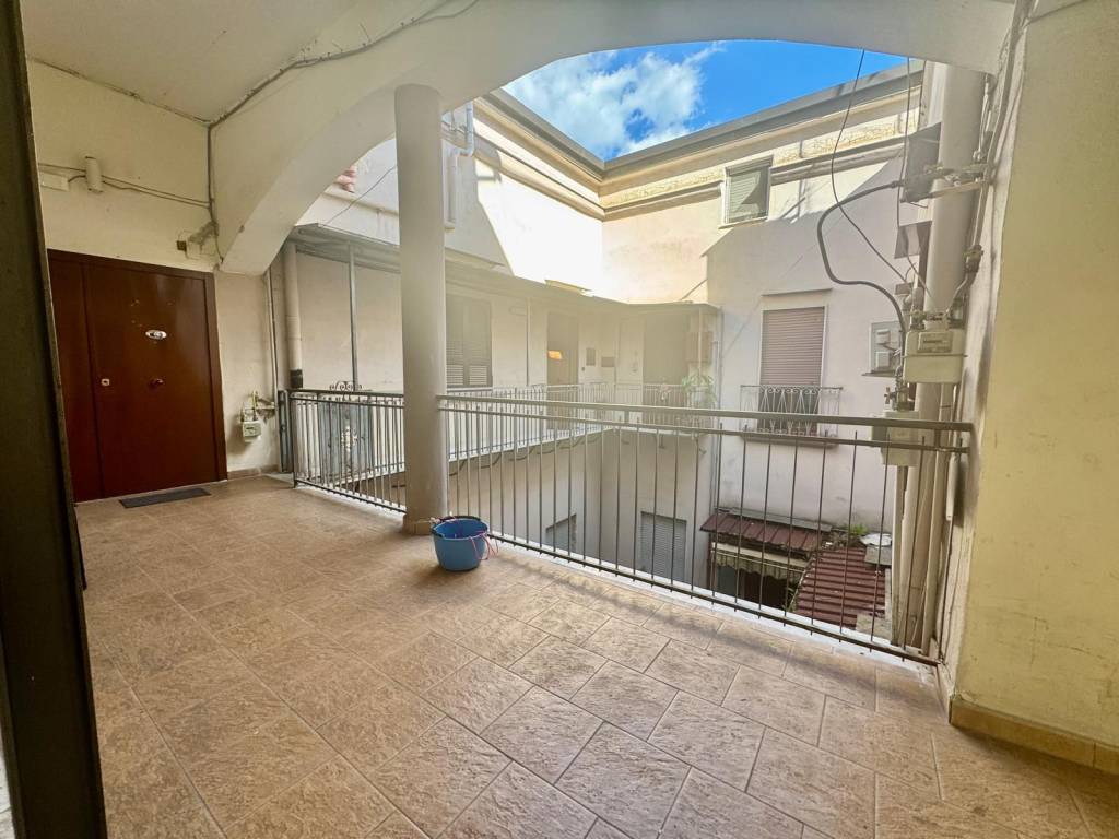 appartamento in vendita a Napoli in zona Stella