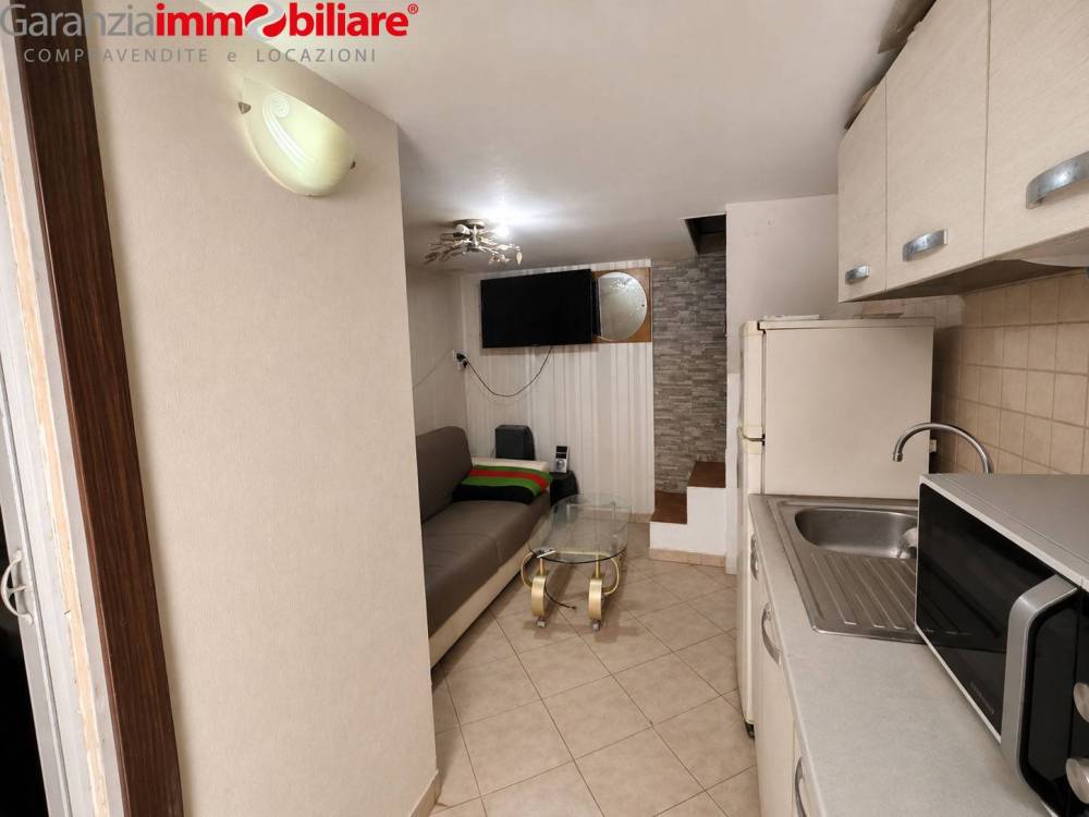 appartamento in vendita a Napoli in zona San Carlo all'Arena