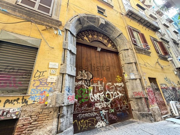 appartamento in vendita a Napoli in zona San Lorenzo