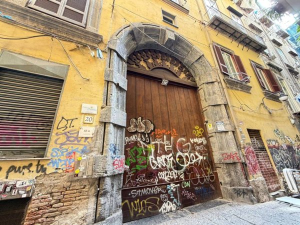 appartamento in vendita a Napoli in zona Centro Antico