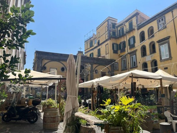 negozio in vendita a Napoli in zona Centro Antico