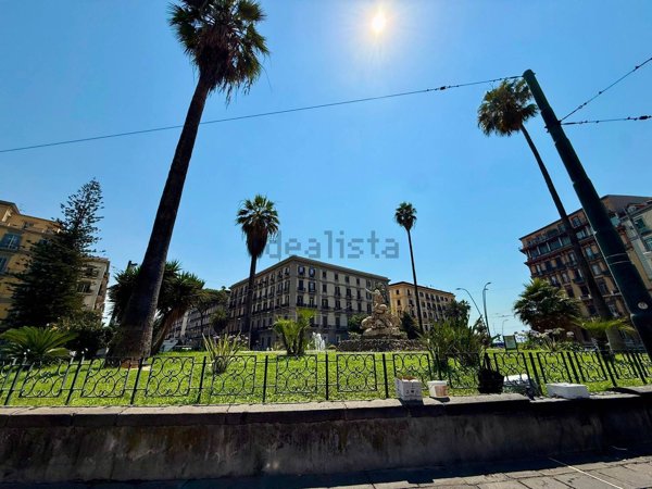 appartamento in vendita a Napoli in zona Chiaia