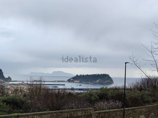 appartamento in vendita a Napoli in zona Bagnoli