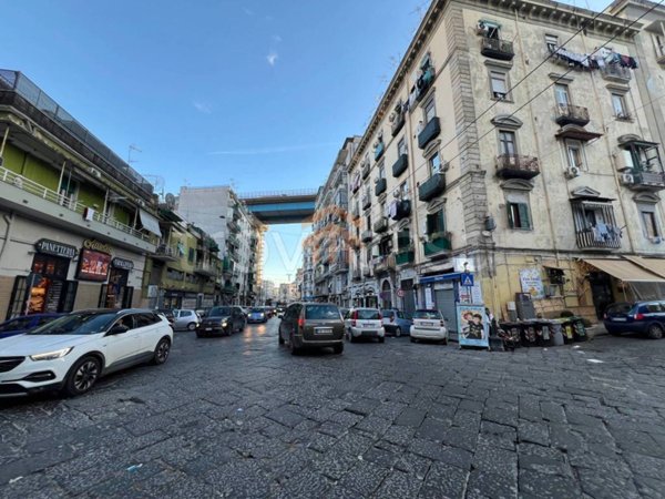 appartamento in vendita a Napoli in zona San Carlo all'Arena