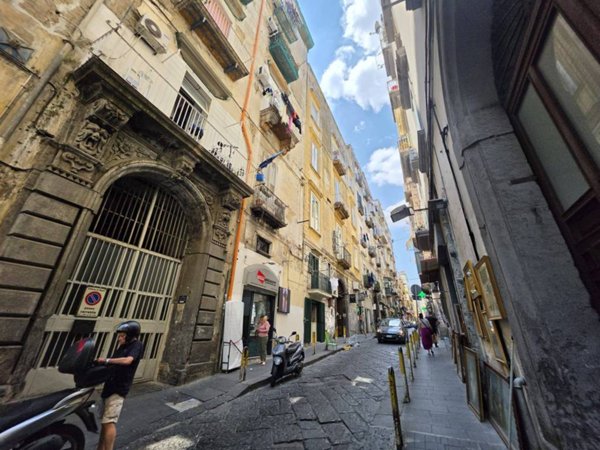 appartamento in vendita a Napoli in zona Stella