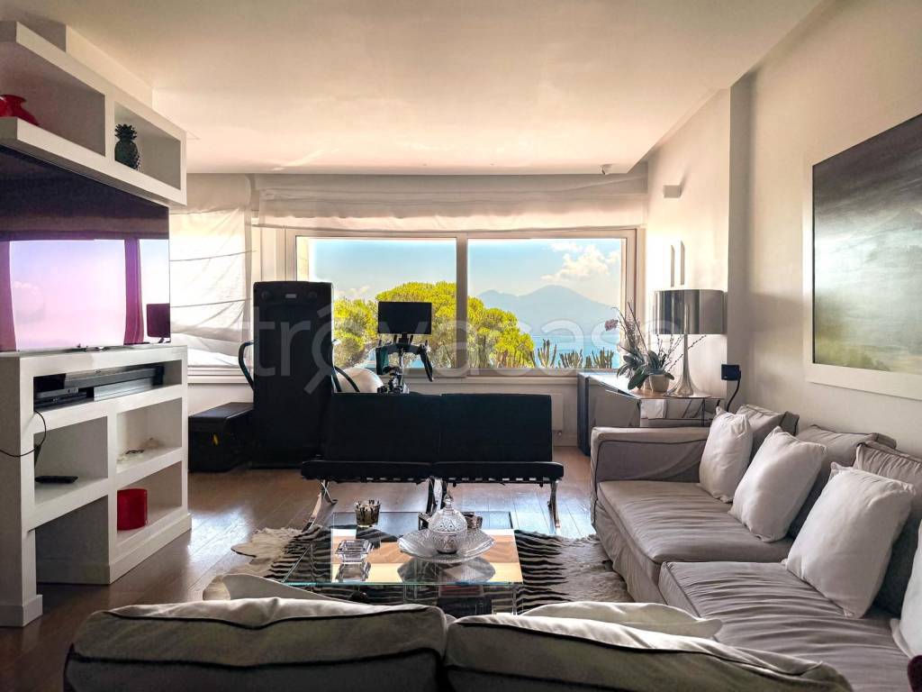 appartamento in vendita a Napoli in zona Posillipo