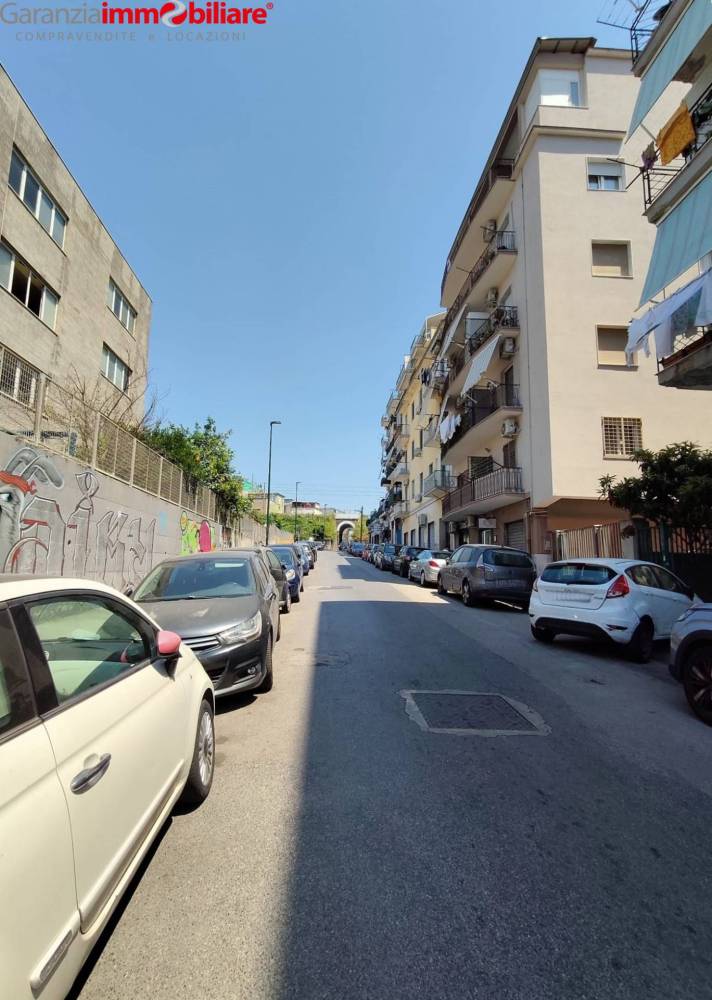 appartamento in vendita a Napoli in zona Bagnoli