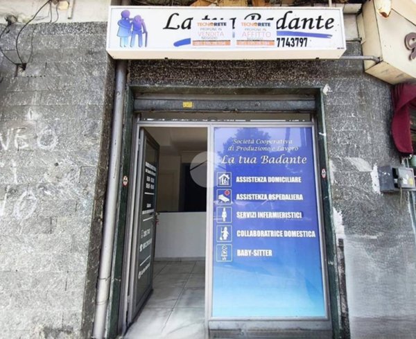 negozio in vendita a Napoli in zona Capodimonte / Colli Aminei