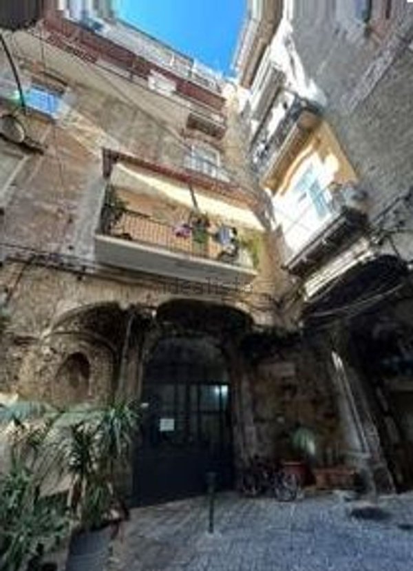 appartamento in vendita a Napoli in zona Centro Antico