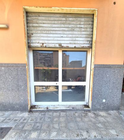negozio in vendita a Napoli in zona Fuorigrotta