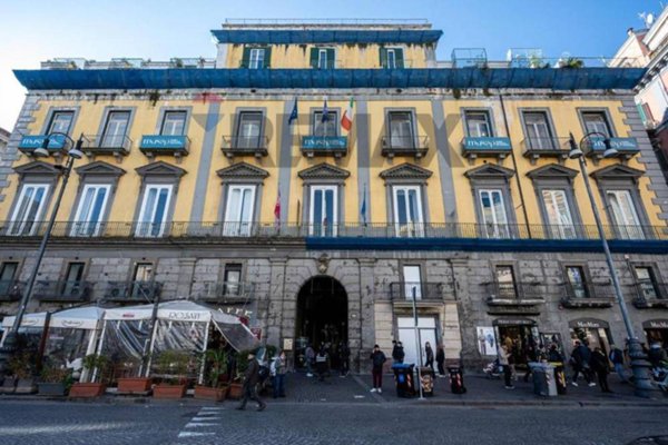 appartamento in vendita a Napoli in zona San Ferdinando