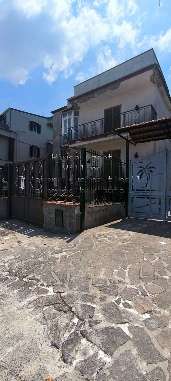 casa indipendente in vendita a Napoli in zona Camaldoli