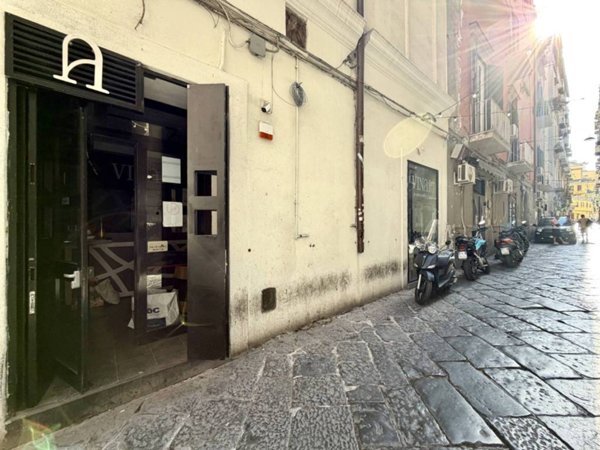 negozio in vendita a Napoli in zona Chiaia