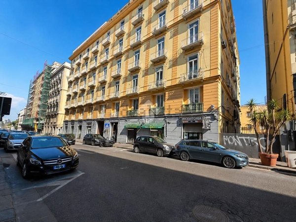 appartamento in vendita a Napoli in zona Chiaia