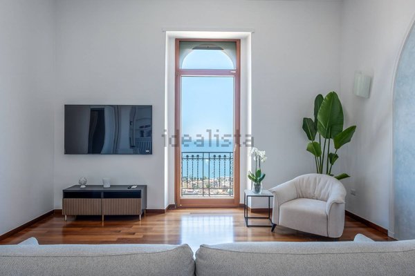 appartamento in vendita a Napoli in zona Chiaia