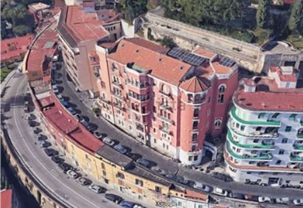 appartamento in vendita a Napoli in zona Chiaia