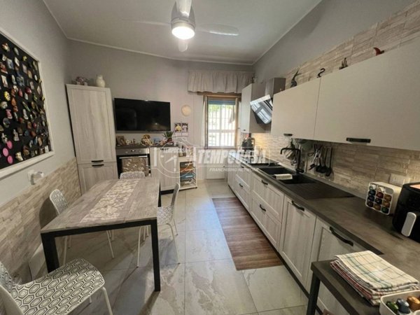 appartamento in vendita a Napoli in zona Fuorigrotta